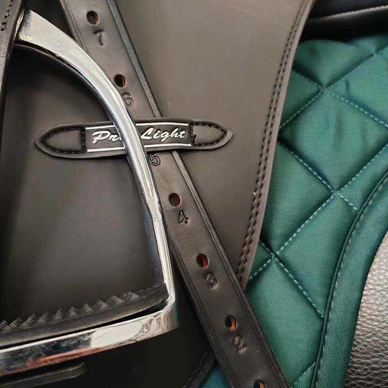 Englisches Vielseitigkeitssattel-Set mit austauschbarem Kopfeisen + personalisierbarem Zubehör - 8173