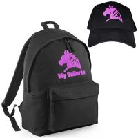 SET KLASSISCHER RUCKSACK UND LIFESTYLE CAP MIT MY SELLERIA STICKEREI